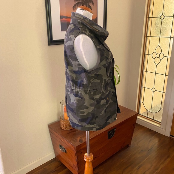 LOVE TREE  VEST CAMO,  M - Picture 13 of 16